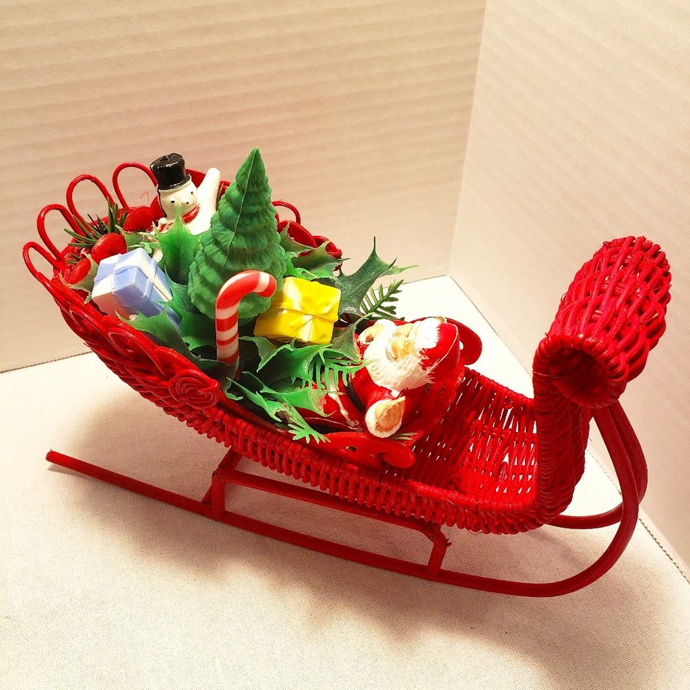 WICKER CHRISTMAS SLEIGH w/ SANTA, FROSTY, TREE, & PRESENTS - TRUE VINTAGE